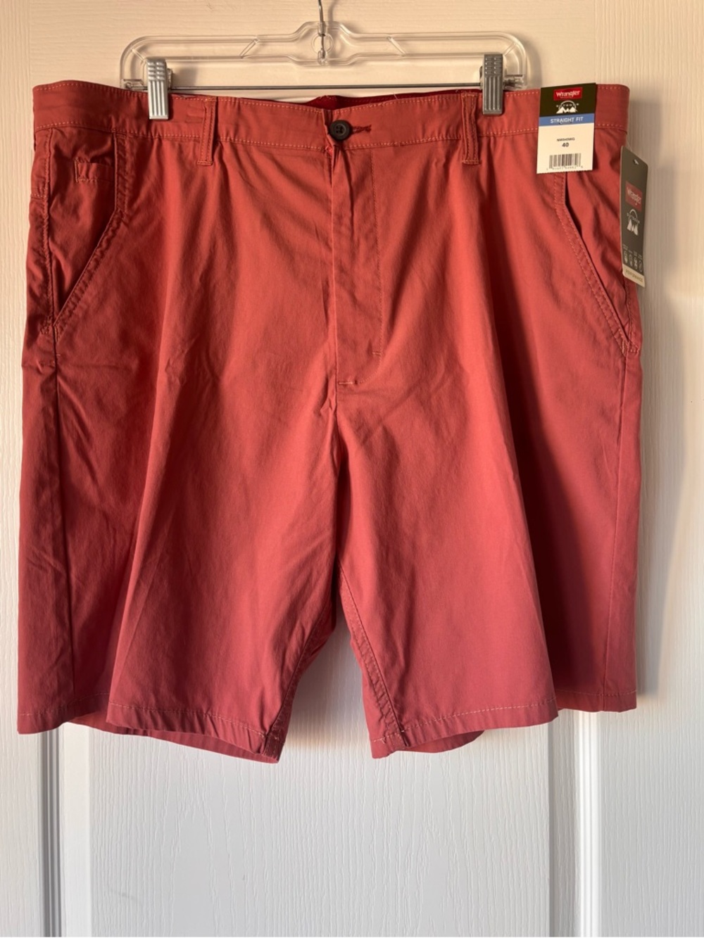 Wrangler NEW Outdoor Straight Fit Performance Shorts Red Mens size 40 casual